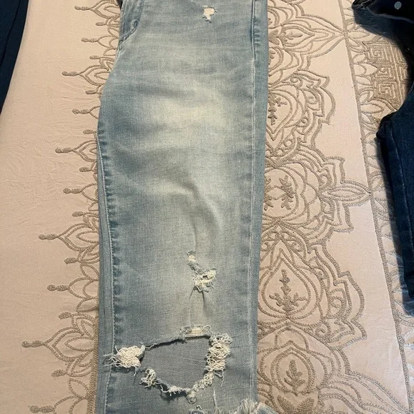 4 pairs of size 6 women’s skinny jeans. - Picture 3 of 3